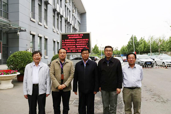 孙进院长与天津职业大aggame长刘斌（左二）、原校长董刚（右二）等校领导合影