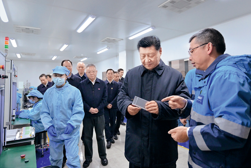 2024年3月18日至21日，中共中央总书记、国家主席、中央军委主席习近平在湖南考察。这是18日下午，习近平在中德合资企业巴斯夫杉杉电池材料有限公司考察。 新华社记者 谢环驰/摄